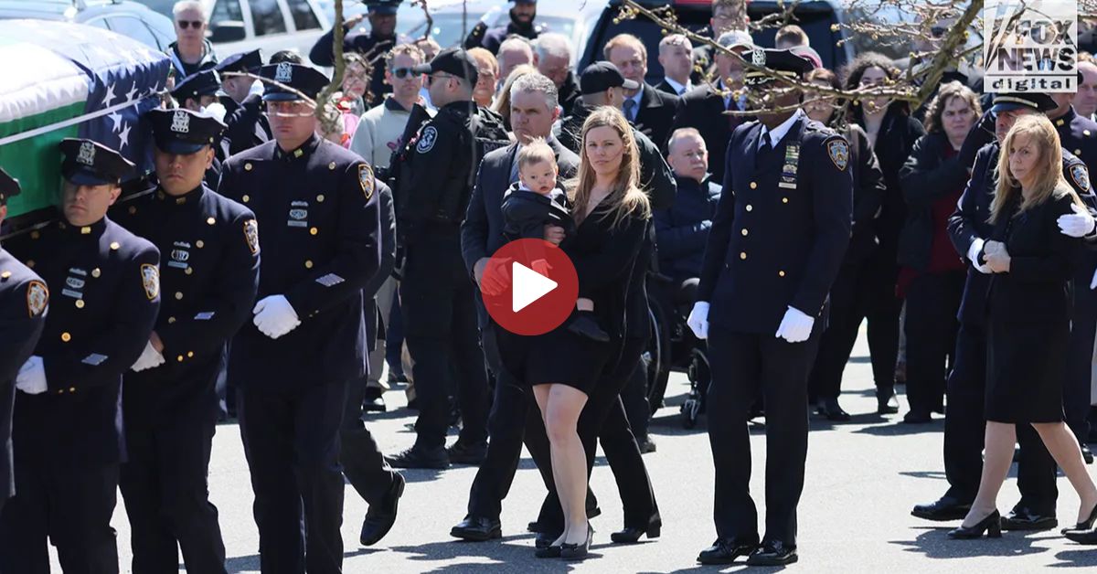 New York Police Officers At The Funeral Of Slain NYPD Detective ...